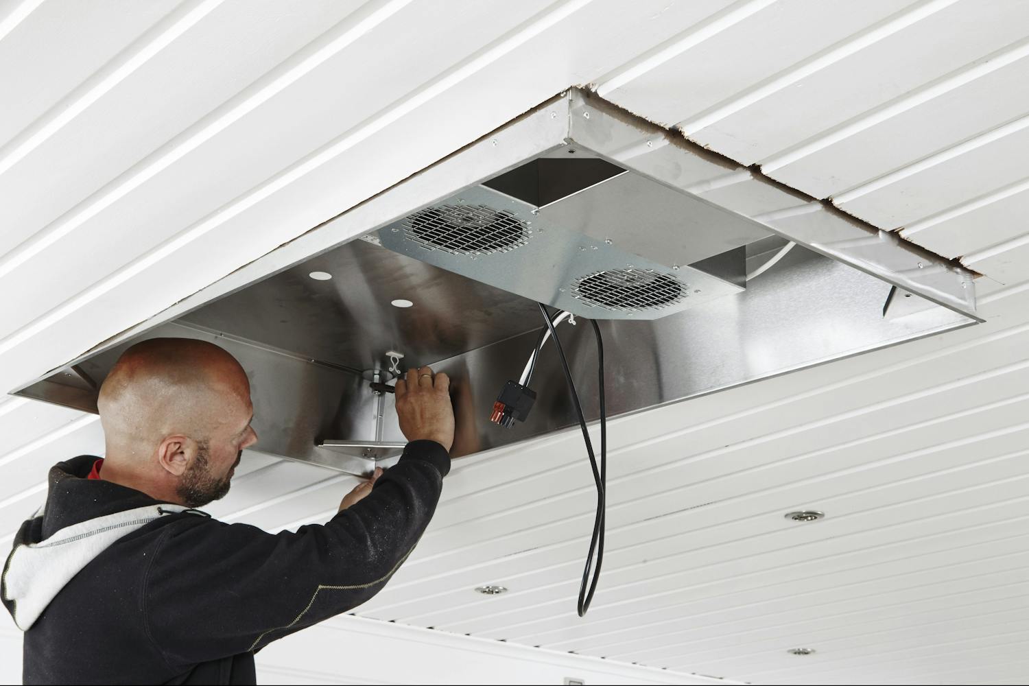 Dölj köksfläkten i taket